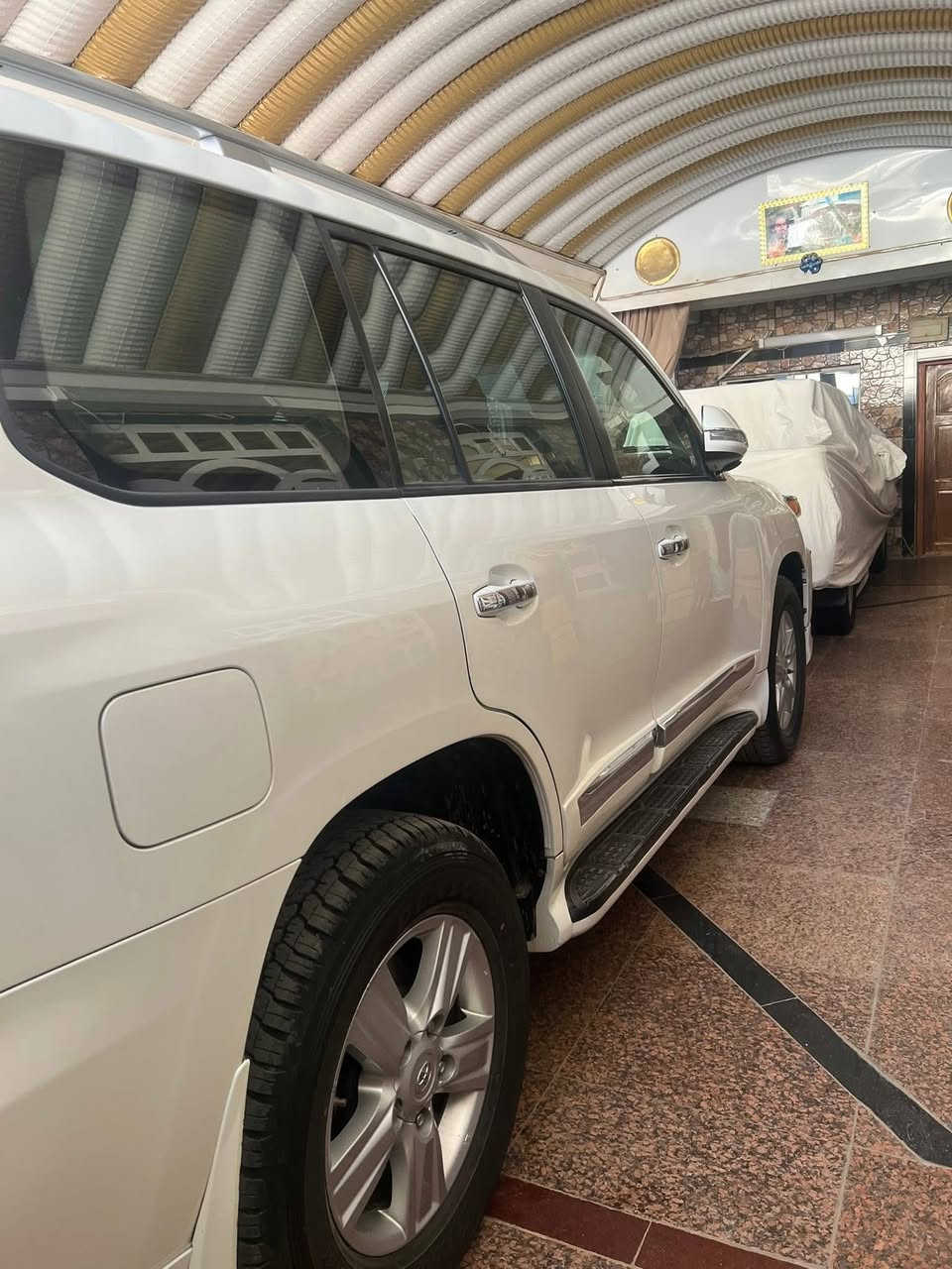 سلام عليكم جكسار للبيع 2013 ابريم مكفوله ماشيه 115 حقيقي طخم تاير رقم بغداد مميز محرك 6 سلندر 8ارباك مكان سيارة سماوه مكلف بالنشر هذا رقم ***********
