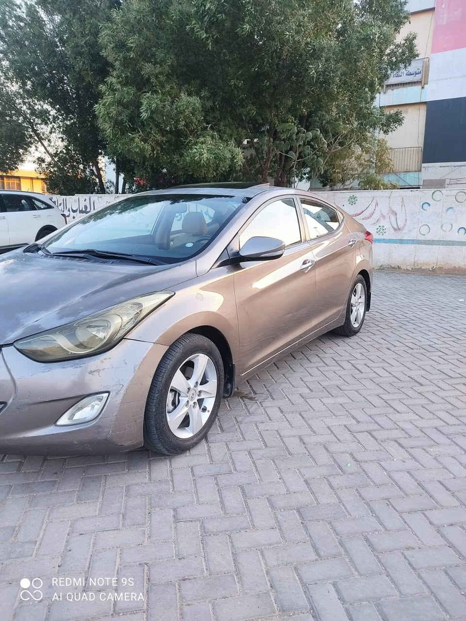 السلام عليكم ،، النترا خليجي موديل 2014 فول مواصفات واحد على واحد رقم بغداد السياره كلها بلاديه بيه ثلاث قطع جراد موضح بالصور ماشيه 133،، السعر ١٠٧وبيه مجال  مكان السياره بغداد بسمي للمعلومات الاتصال على الرقم التالي (***********)
