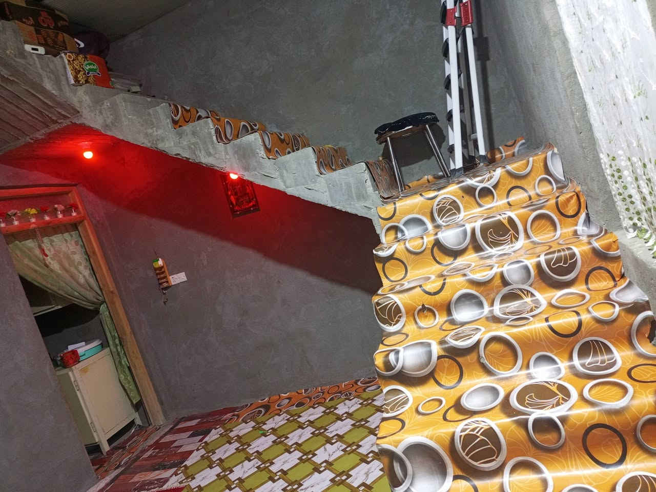 بيت خلفيه للبيع حي الكرامه قرب شارع السايدين يحتوي ديوانيه غرفه صاله***********
