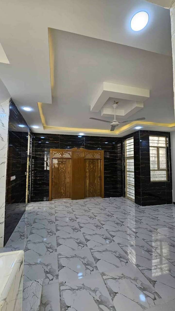 يعلن مكتب  اليرموك  للعقار ⚜️ الدار المســــاحة150متر مربعه
. طابو   زراعي وقرار محكمة 🪐
⚜️ العنــــوان ⚜️  النجف //  
         🔆  الــتـــفـــــاصـيــــل  
الـبـنـاء  درجة اوله البيت مامسكون 
(( طـــابق الاول)) يحــتوي علا غرف، 2 وصاله + ومطبخ مفصول+ وستقبال  وصحيات داخل وخارج. 

🔱الــســعـــر  //52مليون. 🥰

             ملاحظة (((توجد كافت المساحات والقطع  )
⚜️        
((للاستفســار مراجعـة المكتب  #_للعقــار_والمقــاولات
العنــوان مكتب اليرموك  العقار مقابل قرية: الغدير اعمـود 282 #مكتب_اليرموك  العقار_

*********** او الاتصال على الارقام.🟡🟡📞📞📞♾
   🔆📞تطبيق وتساب موجود
او مرسله  😊
