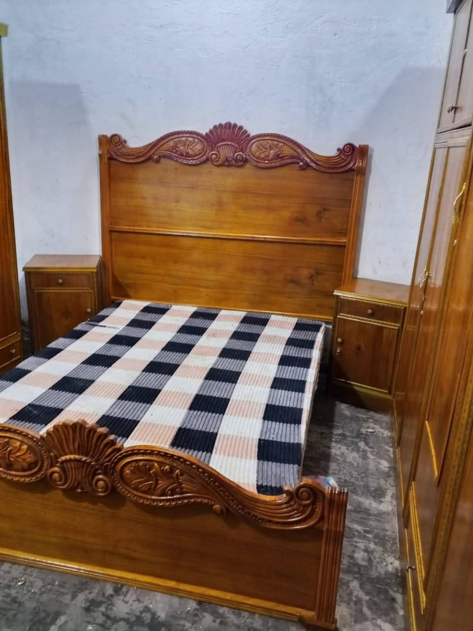 650غرفه زان خمس ابواب صاج نزاكه زاويه كنتوريه اخت الجديده بغداد الحسينيه مال الراشديه وعندي توصيل ***********
