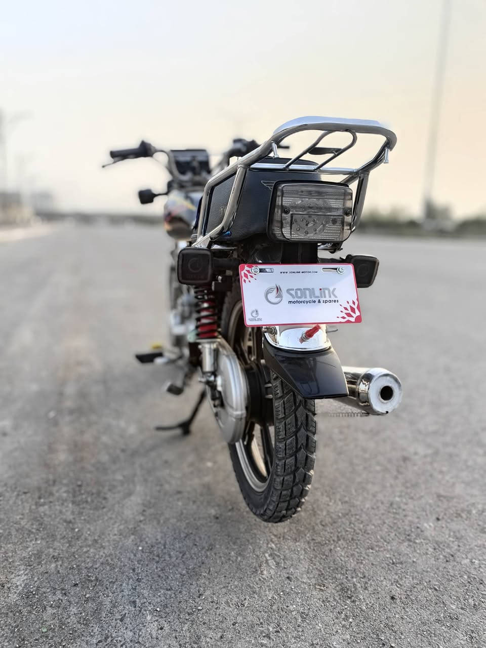 سلام عليكم ورحمه الله 

دراجه سيفان للبيع موديل 2020  مكينه بلاديه ممفتوح برغي بيها الدراجه عمرتها عله ايدي كله جديد وكله شغال كهربائيات كله شغاله دراجه مال شغل اي نقص مابيها تجي وتشوف بعينك وترايك للبصره مكاني بغداد سبع ابكار اليحب يتصل عالرقم ‏‪***********‬‏
