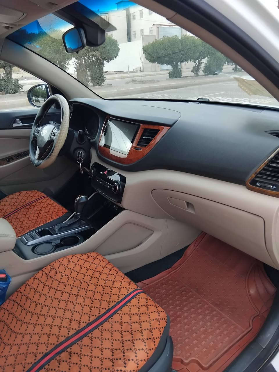 هونداي توسان خليجي موديل ٢٠١٨ السيارة كلش جديده ماشيه ٧٤ الف كيلو استخدام شخصي مكان ميسان سعره على خاص رقم بغداد مشروع وطني بسمي(***********)
