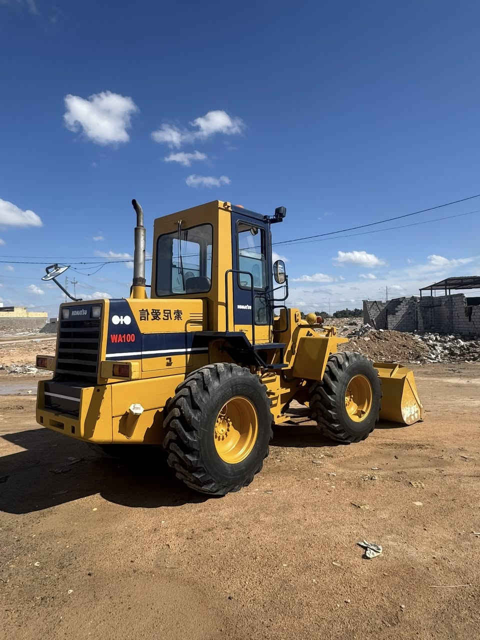 سلام عليكم
كوماتسو 100WA حجم 50 وارد اليابان
مكينه 6سلندر كير مكيانيكي 
مكفول كفاله عامه جاهز للعمل 
تخم تاير جديد 
دخول جديد منفيس مامشتغل ولا ساعه بلعراق 
عداد العمل 2000 ساعه فقط (زيرو)
نضافه مثل ما موضح بصور 
العنوان النجف 
للاستفسار ***********//***********
