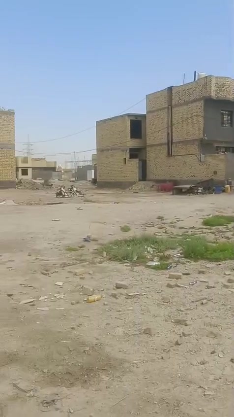 قطعه للبيع 200 م خامس قطع شارع 20 الرئيسي قرب شارع 40 الرئيسي قرب المدارس الصينيه الابتدائيه والمتوسطه كافه الخدمات موجوده وسكن موجود طابو وصرف باسم ثاني يوم المداور العنوان الكامل فداء نهايه شارع ابو لبنان السعر 63 رقم الهاتف ***********
