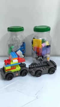 علبتين مكعبات • سيارات لعبة • توصيل