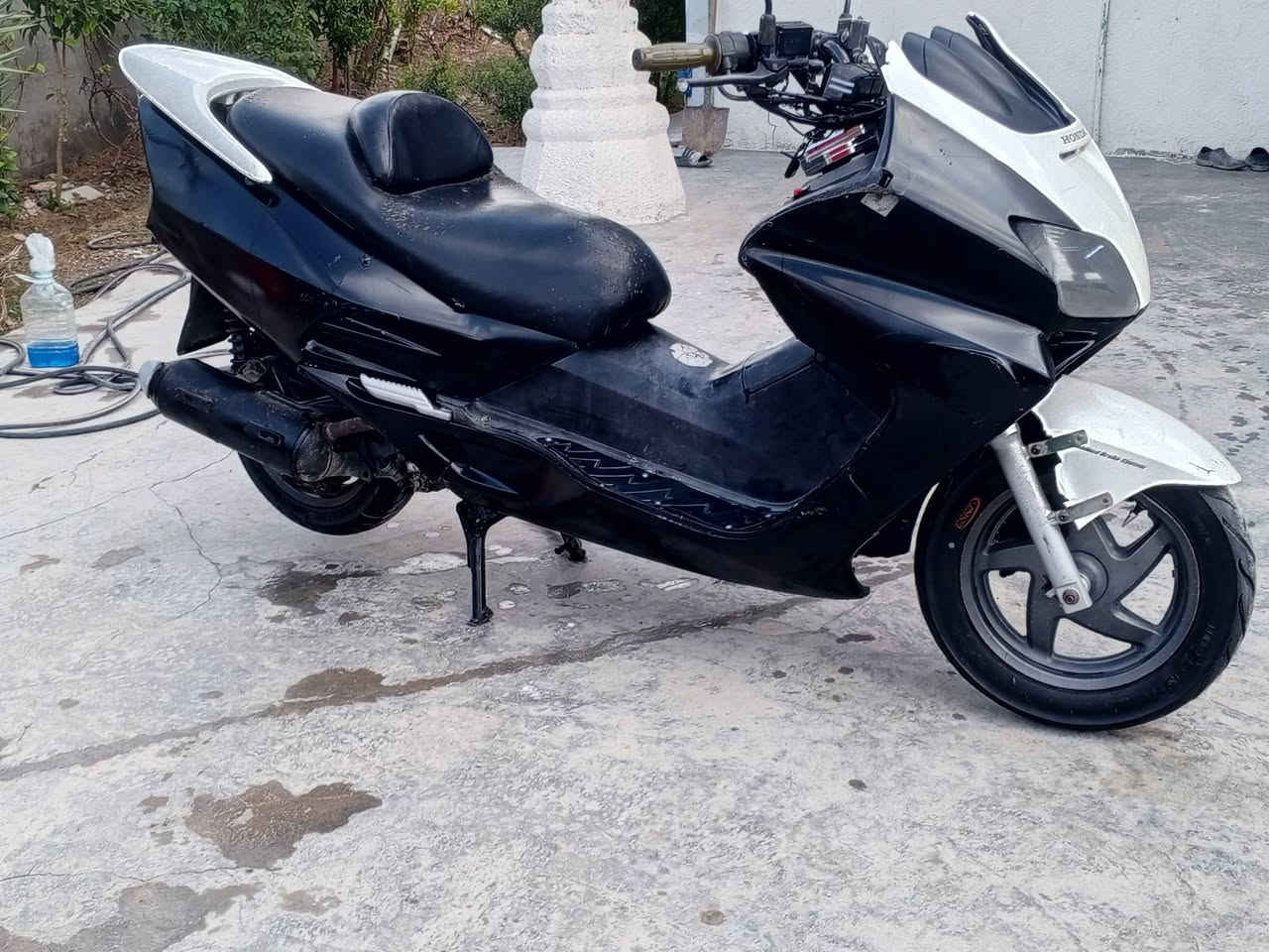 السلام عليكم شباب فورزة 06 للبيع الدراجة جاهزة مكينة لا تنقيص ولا تبخير نظافة الدراجة 70بالمية تايرات نضاف صالصنة بلادية عدادت كلها شغالة فقط عداد سرعة واكف يرادلة الواير مالة السعر 475 وبيها مجال بمكاني بغداد التاجي


**إذا كنت صاحب هذا الإعلان وتريد حذفه لأي سبب، رجاءا أرسل رسالة إلى الدعم الفني**