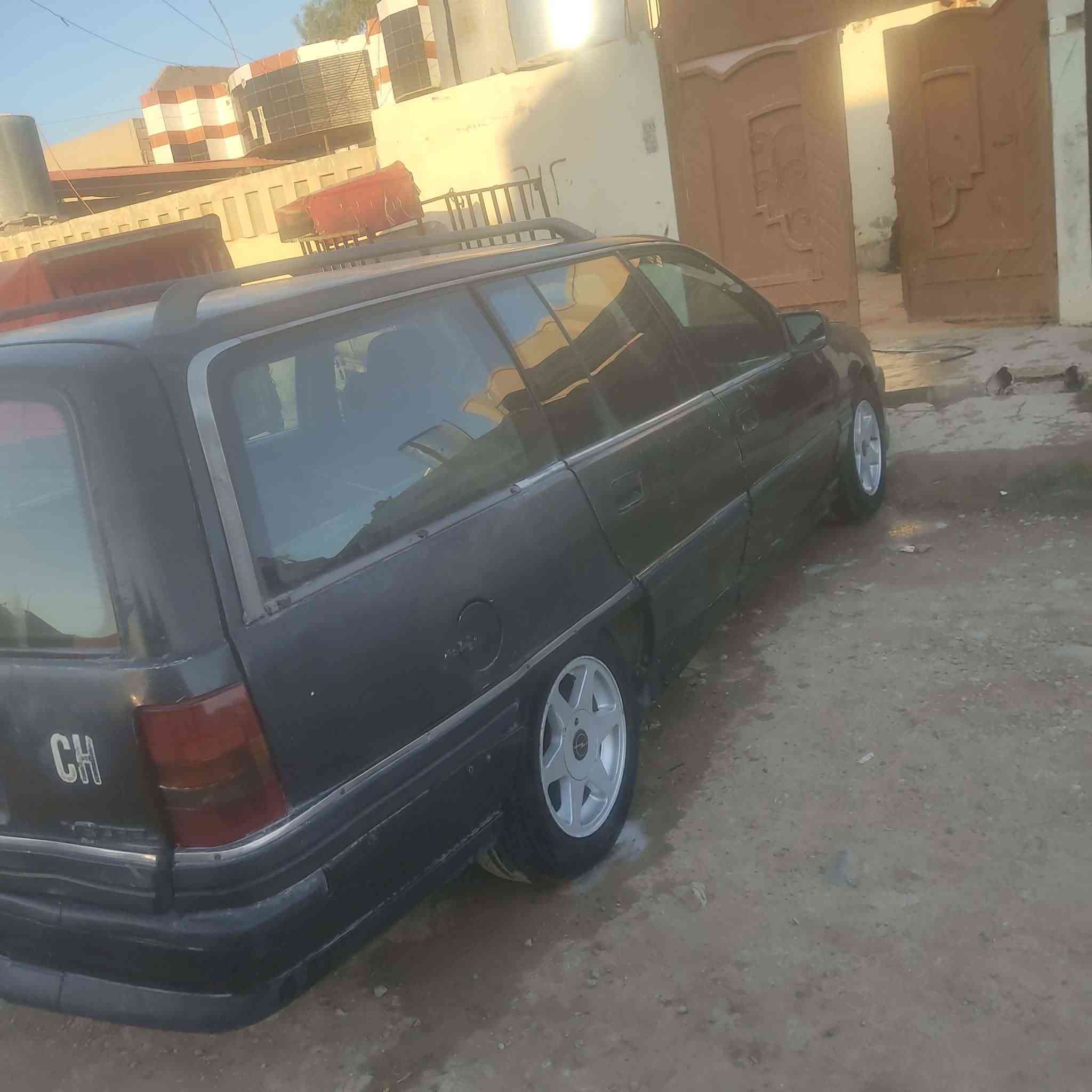 اوبل اوميكا ✈️ للبيع موديل 91رقم الماني نينوى وشرط التحويل حجم  26  غرمات صفر 0 السنوية لي 2027 طخم تواير المحرك 6 سلندر بس بي رخاوة سيارة مال بيت  
النظافه كدام العين السيارة ما مصبوق بس بي مكاين صبغ 
السعر 22 وبيها مجال مكاني موصل جانب الايمن 
الرقم *********** بي واتساب
