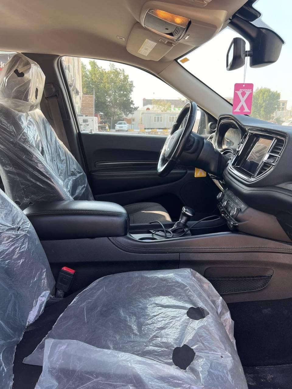دورنكو 2021 اصل ستة سلندر 3600
مواصفات sxt
ماشيه 70 الف ميل (39 الف ميل مشي امريكا)
رقم بغداد باسمي
السياره داخله كلين تايتل للعراق صار بيها بارد بالجاملغ الايمن ع كد شبر وانصبغ للجماليه  وبارد بالباب عكس السايق بسيط جداً وملاحظات بسيطة
نظيفة جداً السياره مثل ماواضح بالصور
رقم الشاصي بالمنشور موجود
سعرها 250 بي مجال بسيط
مكانها ناصريه مركز 
متواجد واتساب ***********
