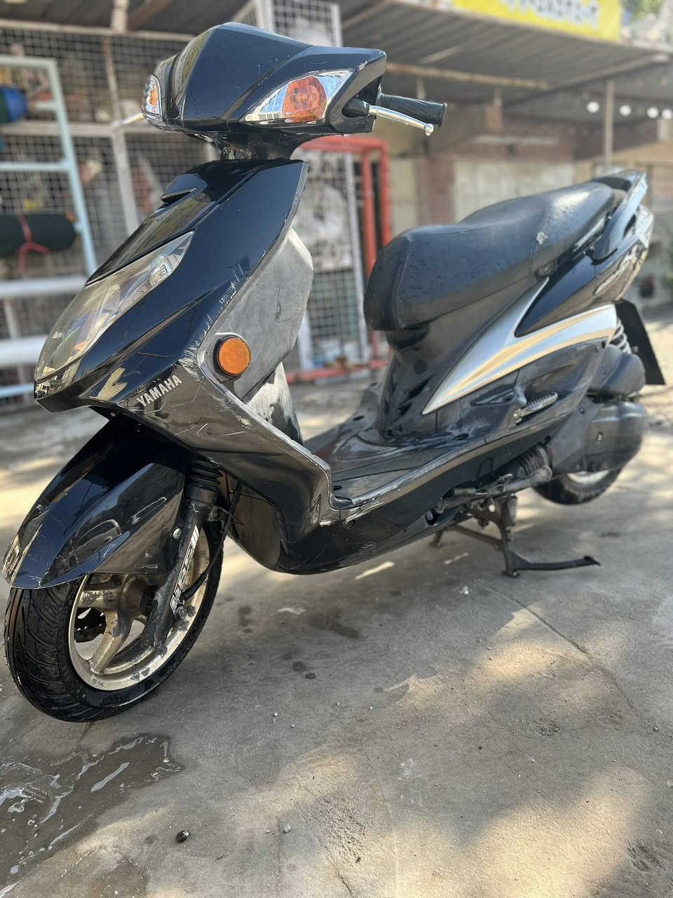 سكنس فحل  بك لايت لد ابو الطلاعات نوزل سكليتر خطين قبق بانزين مسح  كاملة اي نقص مابيها دبل اشارة رماش لايت ابيض زنون عالي وناصي عداد الكتروني كهربائيات كلها شغالة  شلعة معدل وكالة الدراجة مكينة بلادية نكره سلف بأي وقت 
كفرات بلاديه نضافتها 80‎%‎ افحص وين متريد 
السعر 950 وبيها مجال 
...  ***********
