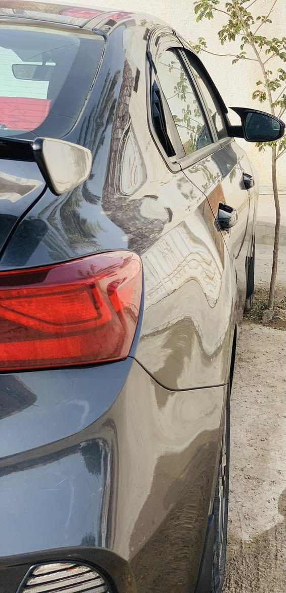 كيا فورتي مديل 23 واريد امريكي رقم بغداد بسمي تحويل ثاني يوم حدثها بمريكا سياره جديده مال جناي حدثها بل منشور بدون دواخل فقط خارج سعرها 142 بيها مجال بسيط رقمي ***********
