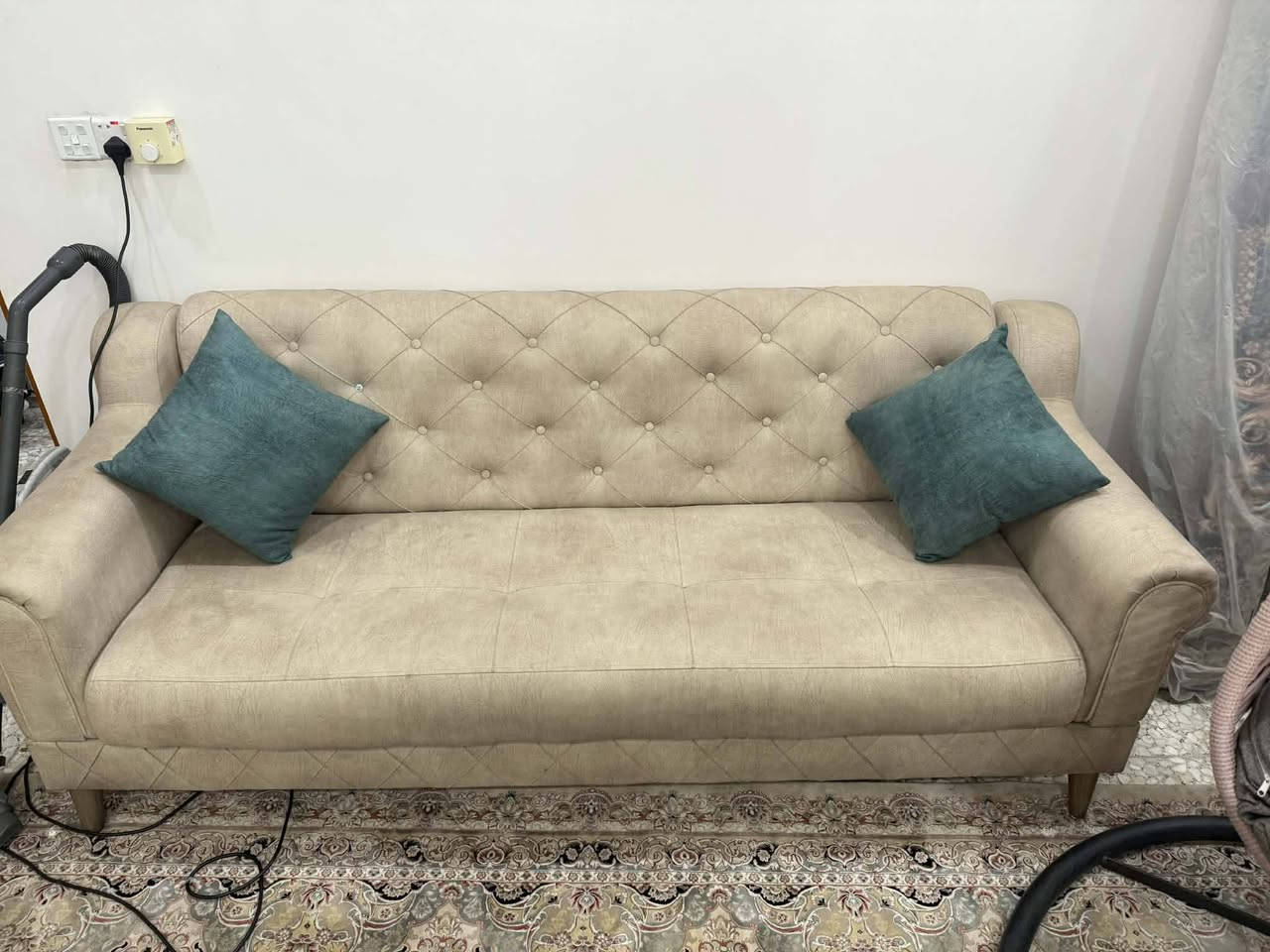 السلام عليكم
تخم قنفات اخو جديد شرط
نظيف حيل
سعره ٥٥٠
***********
