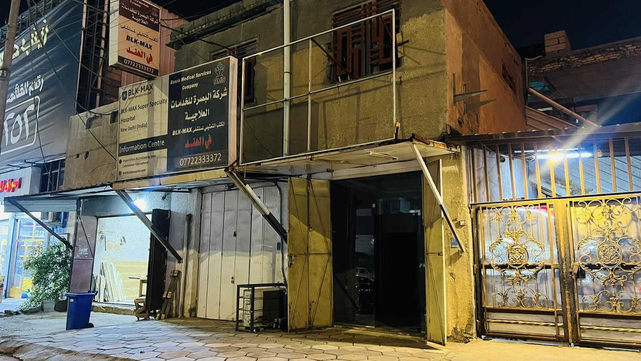 دار تجاري للبيع في منطقة المشراق الجديد قرب تقاطع المشراق مساحة الدار 400 متر مربع والواجهة 20 متر بلأضافة الى 80 متر فضلة خلف البيت نوع الطابوا ملك صرف تحويل بأسم المشتري سعر المتر 40 ورقة |للأستفسار *********** |#زين_المنصوري
