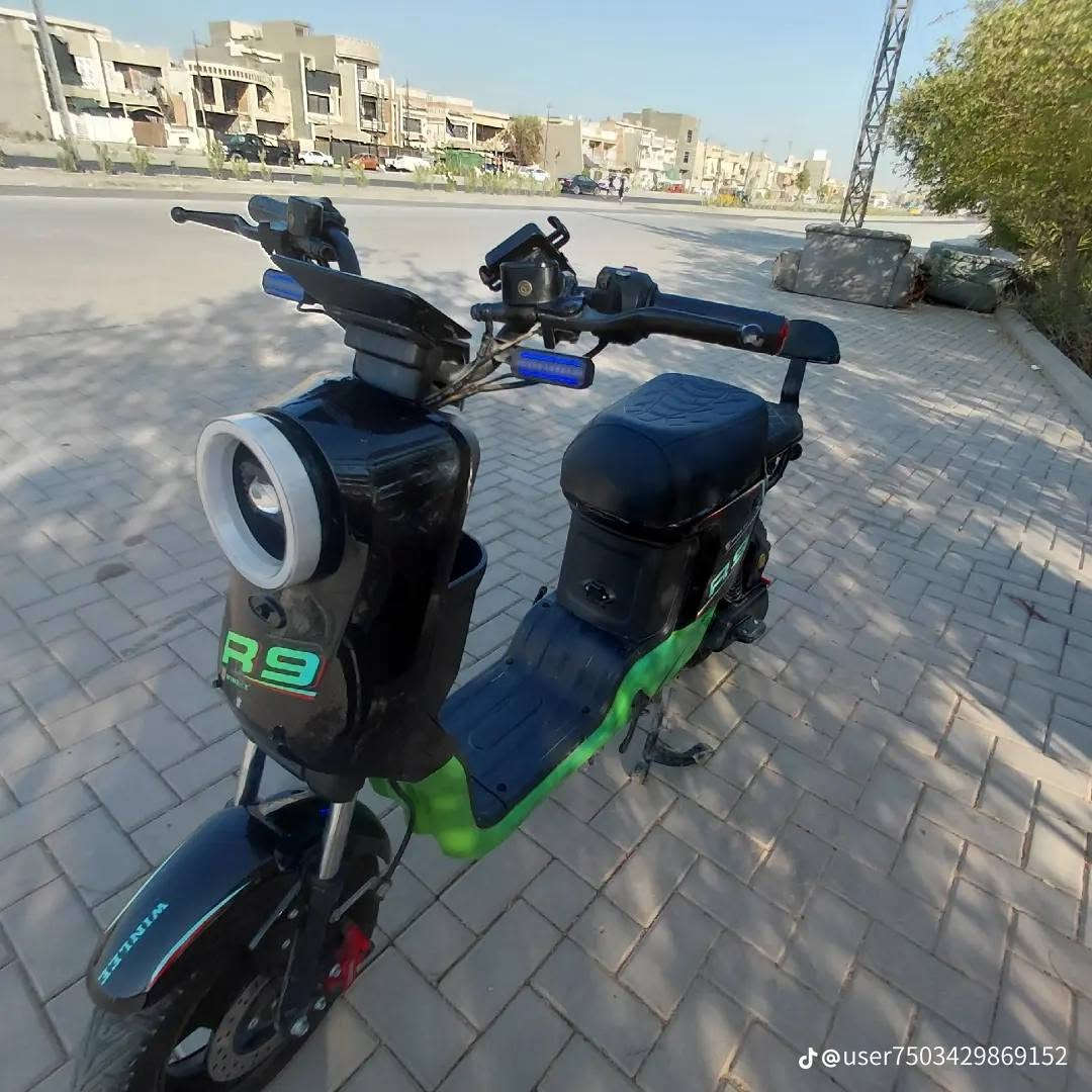 سلام عليكم دراجه شحن النوع r9 دراجه شخط ما بيهة دراجه جديده خمس بطاريات بيهة نضام بارك وrللرجوع للخلف بيهة بلوتوث كلوب عالي ناصي رماش هورن العنوان بغداد حي الجهاد رقم الهاتف ***********السعر 300وبيهة مجال
