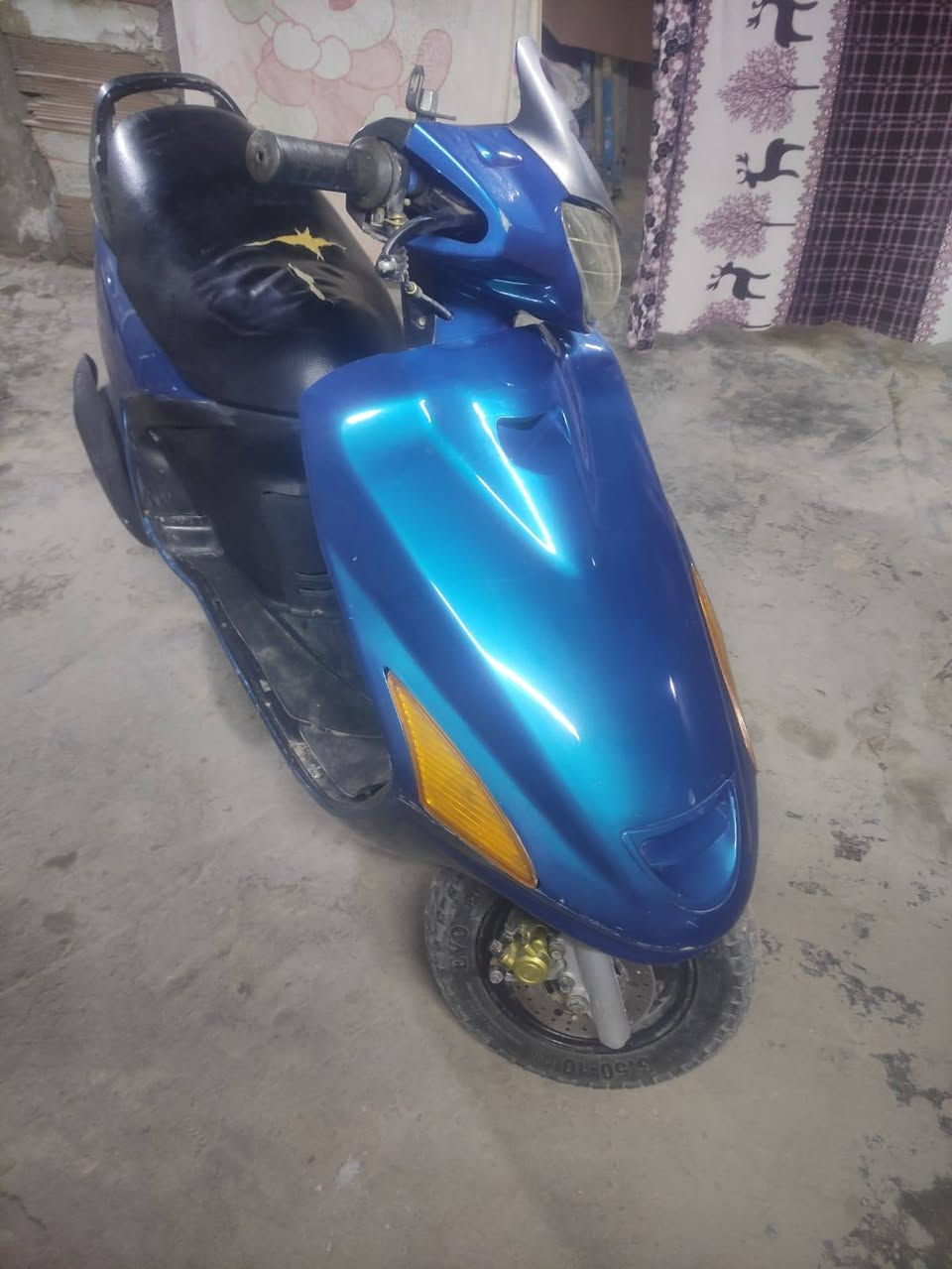 سلام عليكم دراجه فراشه ستوها طلعت من تجفيت بوشه وبستم دراجه نظيفه خير من الله رايدها ٤٠٠وبيها مجال ***********
