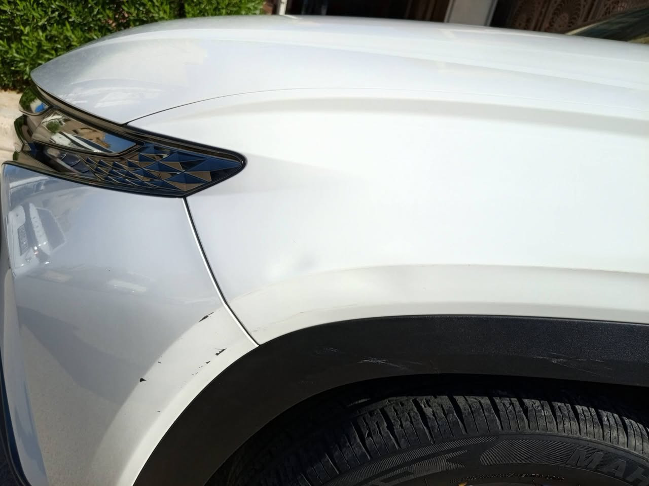 هونداي توسان 2020
الشكل الجديد
 ابيض اللون 
خليجي
 موصفاتها معروفة 
عداد الكيلومتر 51,000 كم
السيارة مكفولة ونظيفة جدا
عدا 
يم غطاء البنزين شخط موضح بالصور 
والجاملغ الايسر دعجة بسيطة موضح بالصورة 
وكم رصعة بالقمارة والبنيد ما مبينات 
للامانة ذكرت كل الي بيها 
السعر النهائي 186
للاتصال ***********
موجود واتساب
