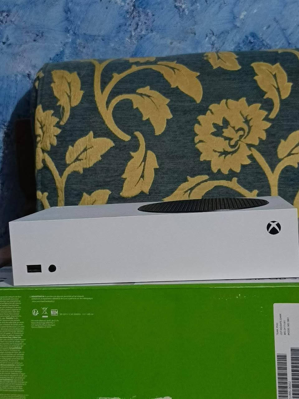 اكس بوكس سيريس اس للبيع مستخدم 30 ساعه فقط كامل ملحقاته الاصلية لوك ستيكر  السعر 350 الف  بي مجال
للتواصل *********** بي واتساب
