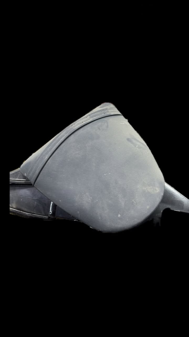 سلام عليكم
بور كومندر كاوسكي ٢٠٠٤ 
صالنصه مايف اصلي
كشن خلفي ٢٠٠٤ بلادي
دوسات رجل خلفيه ٢٠٠٤
توصيل موجود
خاص او ***********
