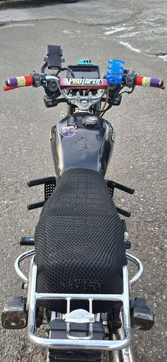 السلام عليكم تايكر موديل ٢٣ نضافته مثل ما موضح بالصورة
شاديلة ويل مال سيفان ٢٥ 
المكان حد مزيد قرب امام عبدالله بن علي 
***********
