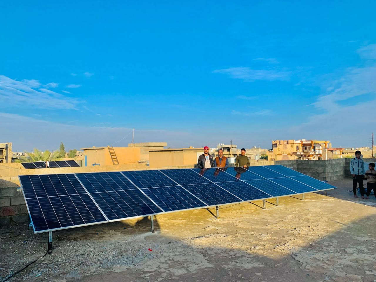 بفضل الله وبحمده قامت كوادر شركتنا (شركة المهندس للطاقة الشمسية) بنصب منظومة طاقة شمسية منزلية لأحد زبائن شركتنا
العرض الاقوى تحطيم الاسعار 🔥 🔥 🔥 🔥 🔥 🔥
العرض الاول 🔥 🔥 🔥
السعر : 4،400،000 نقدا
السعر : 5،400,000 قسط 
القسط الشهر 300 الف فقط
القدرة : 20 نهاري و 15 ليلي 
الألواح: 620 واط ضمان 15 سنة  عدد 8
البطارية: ليثيوم حجم 15 كيلو واط ضمان 5 سنة
الانڤيرتر :  حجم 6 كيلو مع واي فاي مدمج ضمان 2 سنة 
العرض الثاني 🔥 🔥 🔥
السعر :  3,750,000 نقدا
السعر :4,750,000 قسط
القسط الشهري 263 الف فقط
القدرة : 10 نهاري و 10 ليلي 
الألواح: 610 واط ضمان 15 سنة  عدد 5
البطارية: ليثيوم حجم 10 كيلو ضمان خمس سنوات
الانڤيرتر :  حجم 6 كيلو مع واي فاي مدمج ظمان 2 سنة
العرض الثالث 🔥 🔥 🔥
السعر : 3.000،000 نقدا
السعر : 4,000,000 قسط 
القسط الشهري 222 الف فقط
القدرة : 10 نهاري و 7 ليلي 
الألواح: 620 واط ضمان 15  سنة عدد5
البطارية: ليثيوم حجم 7 كيلو ضمان خمس سنوات
الانڤيرتر : حجم  4 كيلو ضمان 2 سنة 
العرض الرابع 🔥 🔥 🔥
السعر : 2،250،000 نقدا
السعر : 3,250,000 قسط
القسط الشهري 180 الف فقط
القدرة : 8 نهاري و 5 ليلي 
الألواح: 620 واط ضمان 15 سنة  عدد 4
البطارية: ليثيوم حجم 5 كيلو ضمان خمس سنوات
…………………………………………
المنظومات الحامضية  
العرض الاول  🔥🔥🔥
السعر: 2.400.000 نقدا 
السعر: 3.150.000 قسط 
القسط الشهري 210 الف فقط 
القدرة: 9نهاري و6 ليلي 
الالواح : 620 واط ضمان 15 سنة عدد 4 
البطارية: اوكايا 200امبير c10 عدد 2 ضمان 1 سنة 
الانڤيرتر : حجم 4.2KW ضمان 1 سنة 
العرض الثاني 🔥🔥🔥
السعر: 1.550.000 نقد 
السعر: 2.250.000 قسط 
القسط الشهري 150 الف فقط 
القدرة: 7 نهاري و 3 ليلي 
الالواح: 620 واط ضمان 15 سنة عدد 3 
البطارية : اوكايا 200 امبير c10 عدد 2 ضمان 1 سنة 
الانڤيرتر : 4.2KW ضمان 1 سنة 
 #شركة #المهندس #للطاقة #الشمسية 
كركوك - الحويجة - شارع المشاتل قرب جامع كامل الحاج صكر مجاور شركتي الدليان والصبحي للحجم والعمرة 

***********
للحجز و الاستفسار
مدير شركة المهندس للطاقة الشمسية  
ربيع سامي الجبوري 
⁨ ***********
مهندس سعد 
***********
انور الفرحان 
مدير المبيعات 
***********
مهندس الصيانة 
عزيز الفرحان 
***********
 عمر الفرحان 
***********
