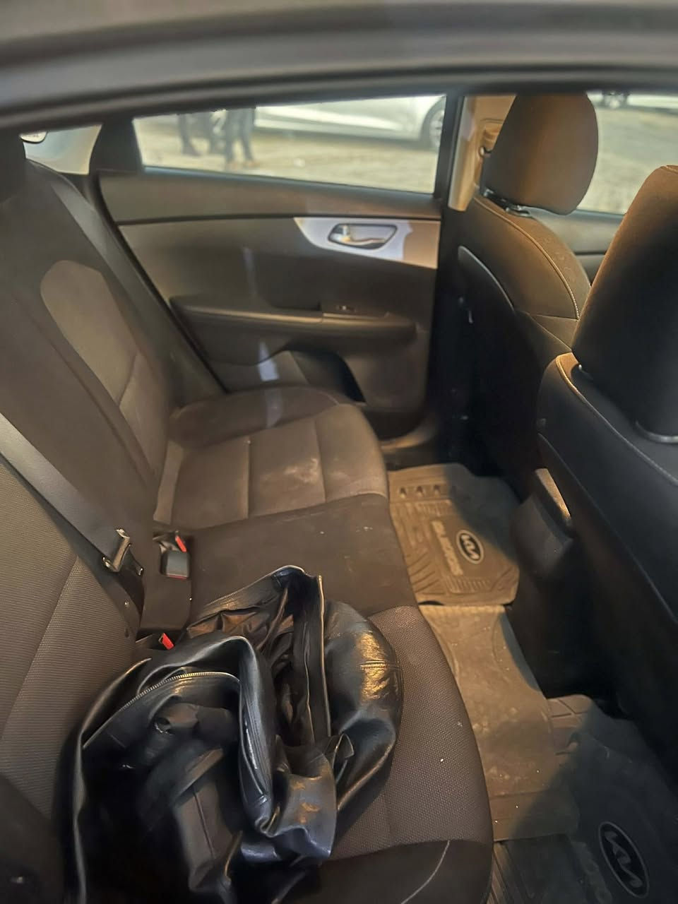 السلام عليكم اخوان للبيع فرتي موديل 2022 امريكيه بيه جاملغ وبنيد وشبر بل دوسه فقط ولباقي كفاله عامه كلش جديده كير اي تي موصفات معروفه مكان بابل معروضه 145 وبيه مجال لشراي رقم تليفون ***********
