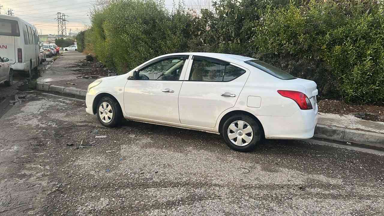 نیسان لاکشمیبای 2015
چوار پارچەو بستێک بۆیاغ بێ ناوگرتن
پشت و پێش کەپس
گێڕومەکینە بەشەرت
سەنەوی ژینگەی نوێیە
نرخی 87 مەجالی کەم
***********
