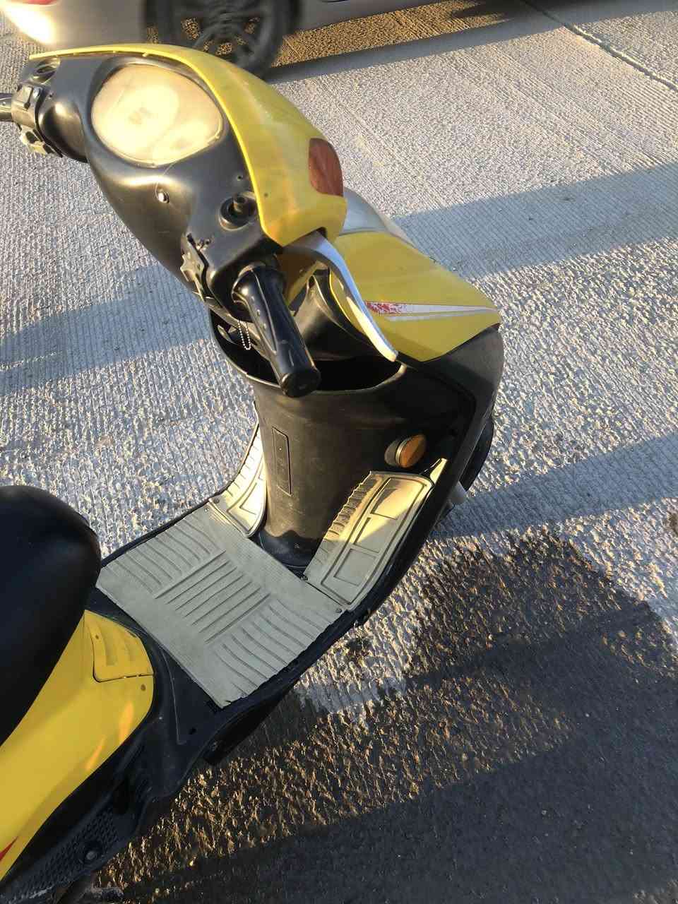 دراجة بريز  دراجة كاملة من كلشي ونظيفة اروح بيهه لغشلي وارجع
مكينة فول ونظافة مثل ماتشوفون كهربائيات كاملة من كلشي بك لايت تجي تفحص 
٣٥٠ وبيهه مجال 
حلة شارع المهندسين


**إذا كنت صاحب هذا الإعلان وتريد حذفه لأي سبب، رجاءا أرسل رسالة إلى الدعم الفني**