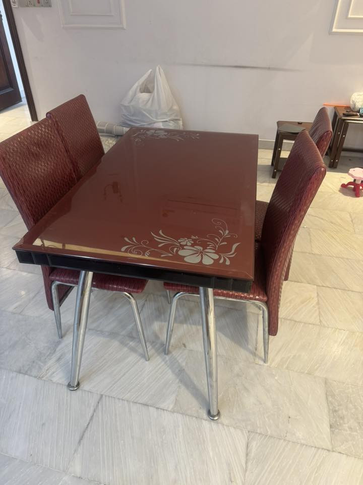 طخم قنفات تركي نظيف جدا دوشمه جديده 7 مقاعد للبيع بسعر 450 الف وميز طعام استيل اصلي تركي والطاوله زجاج احمر ضد الكسر  مع 4 كراسي استيل جلد احمر للبيع سعر200 الف حي الجهاد هاتف ***********@
