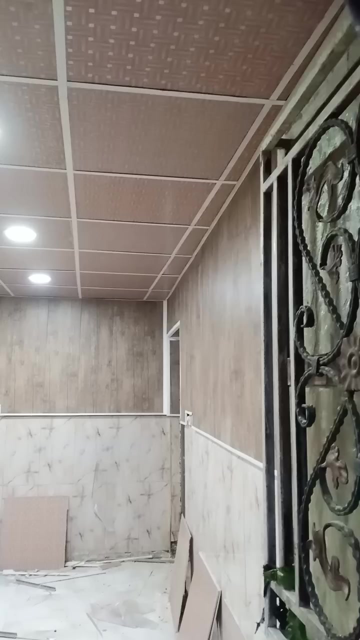 أسلام عليكم اخوان..حلين متفرغ خلفة سقوف ثانويه وتفليف جدران بديل الرخام والخشب+ ديكور سقف بلتغليف هاذ رقمي ***********  الله يرزقنا وياكم أن شاء الله
