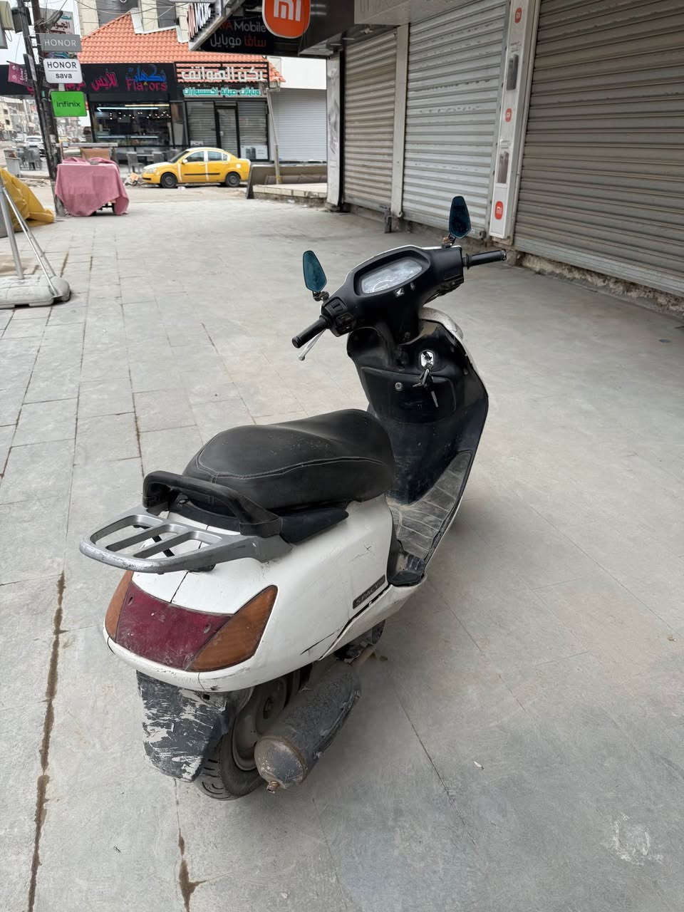 سلام عليكم داجه هوندا سبيسي ياباني للبيع 
داجه شوفه عينك يرادلهه ترتيب تعبانه 
بس الدراجه نكره سلف 
وسعرهه مناسب 500 الف وبيهه مجال 
مكانهه ساحه عدن 
*********** بغداد, العراق
