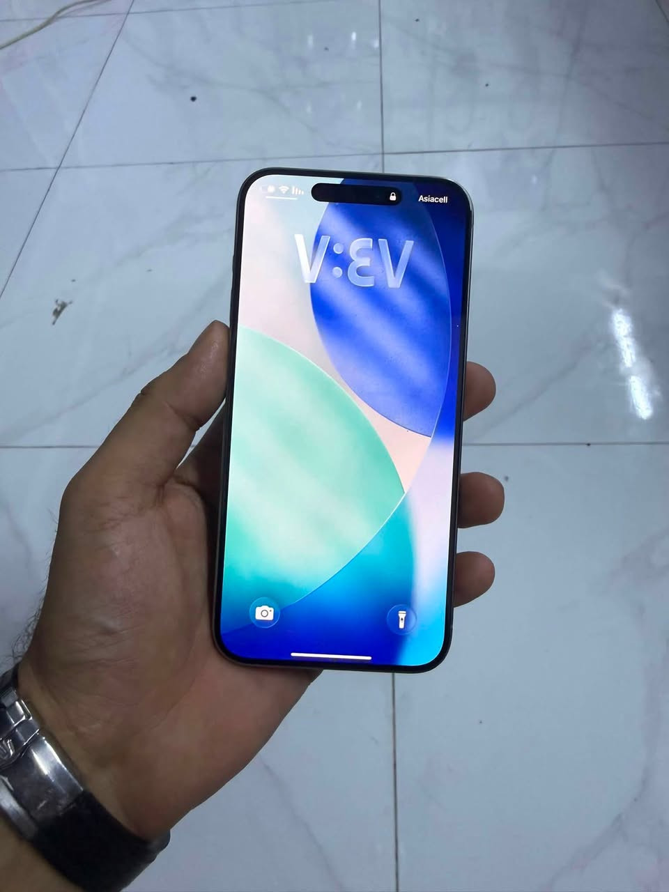 السلام عليكم
iPhone 15pro max 

نضافة 100‎%‎ 

بطارية 🔋 87 %

فقد مبدل شاشة تفصيخ 

جهاز نضيف خير من الله 

‭***********‬
