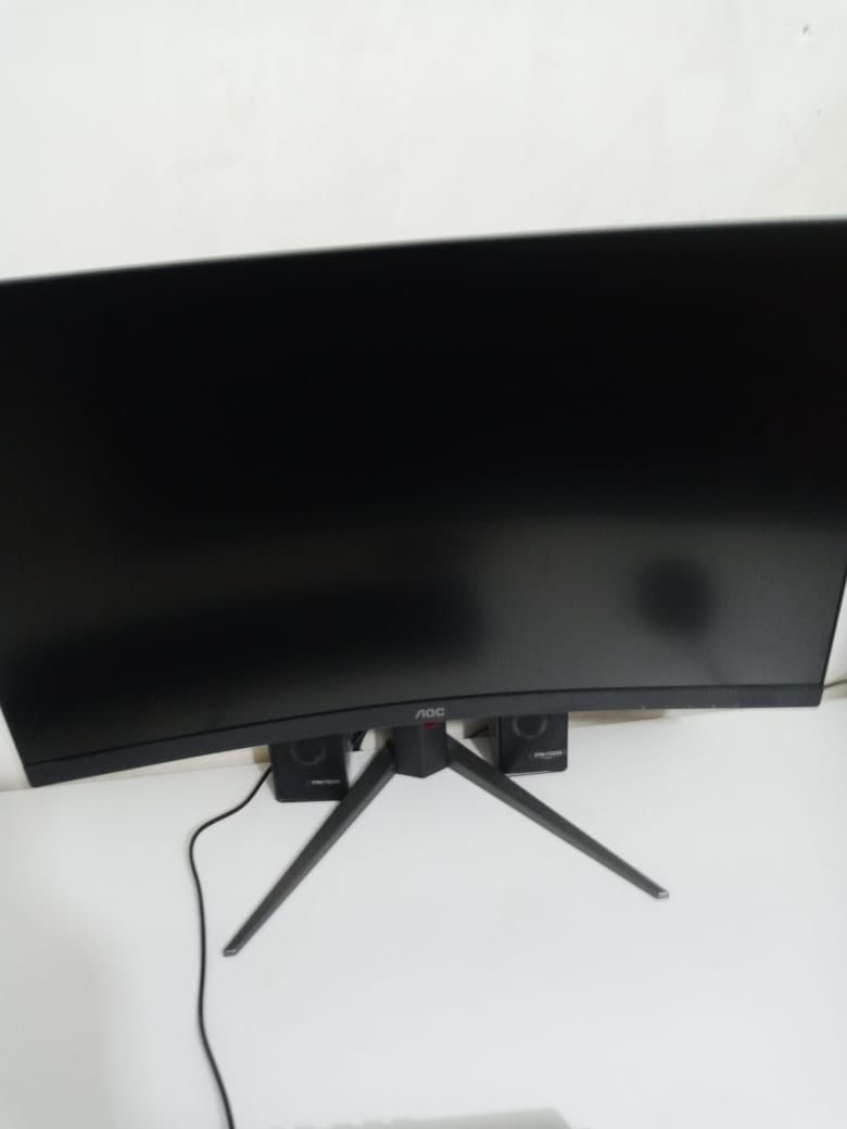 سلام عليكم 
سيت اب كامل : ميز + كرسي +
ماوس +كيبورد + ماوس باد + سماعات +مكبرات صوت +جوستك اكسبوكس مغناطيسية 
Pc 
 Gpu :Rtx 5060
Cpu :Ryzen5 5600 g بي كارت داخلي 
M.2: KINGSTON SNV2S1000G 1T
Ram :KingSpec 2✖️8
Psu :smart rgb 700w
Case DeepCool 
Fan cpu DeepCool AG400
M.b: asus tuf gaming b450m - plus
شاشة
27
Full hd
280hz
مقوسة 
3.0ms
Fast va 
مكاني بغداد البنوك 
***********
