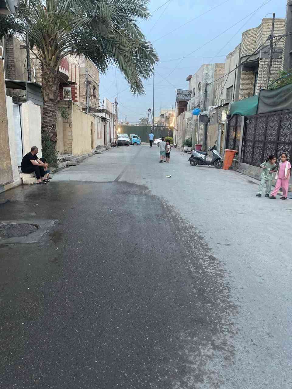 سلام عليكم نصف قطعة خلفية للبيع
طابقين تحتوي ع 4 غرف صالة + 3 غرف منفصلة

______
العنوان 
مدينة الصدر قطاع 12 قرب صيدلية المتميز فرع العريض مثل ما موضح بالصوره 5 بيت بالفرع
للاستفسار 
***********
