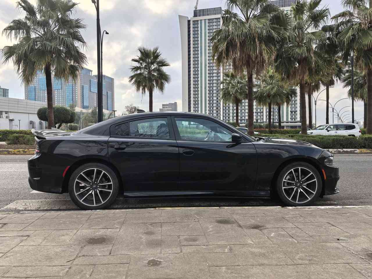 سلام عليكم 
دوج جارجر 2023GT
فول فول عدا الفتحه
مواصفات
كراسي الامامي كهرباء
كراسي الاماميه تدفئه تبريد
ستيرن تدفئه
كشنات كنتارا وجلد
ميموري سيت
ستيرن كهرباء
زنون 
نظام سوبر تراك باك
شفتات ستيرن
وباقي مواصفات المعروفه للجارجر
الحادث 
جاملغ سايق صبغ 
وبيها 3 اماكنPDR
وبيها 3 اماكن تكحيل كارت
بدون دواخل بدون ايرباك شرط
سياره مرقمه باسمي وجاهزه هزه فحص 
دهن فلاتر جديد وكاله حداديه كلها بشرط
رقم شاصي
2C3CDXHG9PH651214
للاتصال:*********** واتس
