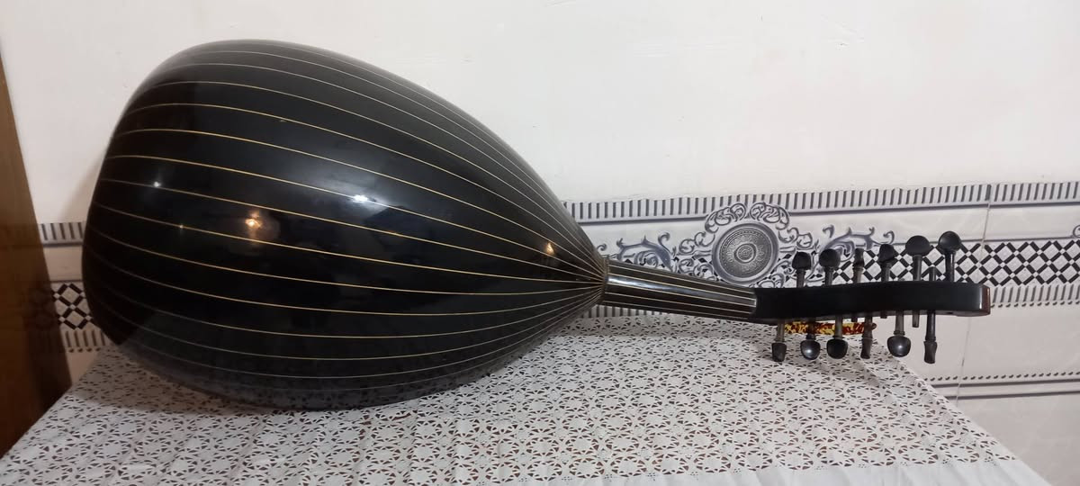 السلام عليكم
عود للبيع مع ملحقاته ( جنطة + ريشة عزف )الحاله جيده السعر ( ١٠٠ ) الف وبي مجال للشرايه 
العنوان سبع البور
الاتصال او المراسله على الواتساب ***********

