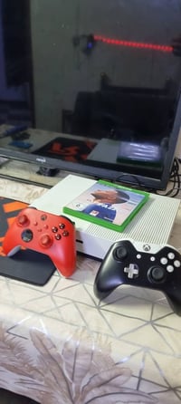 اكس بوكس ون اس ذاكرة 512 جهاز نضيف كلش مفتوح للتنضيف فقط كامل ملحقات و...