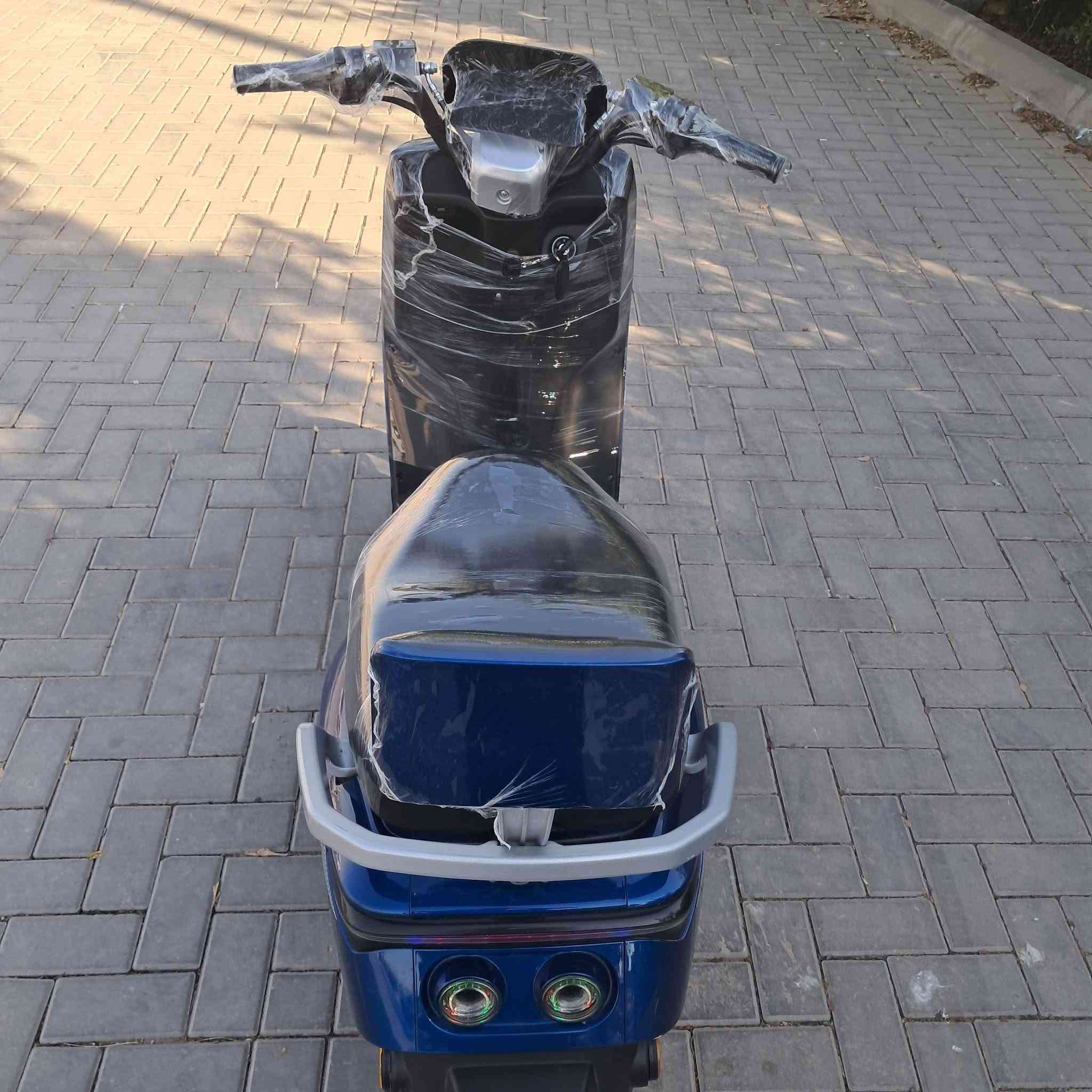 سلام عليكم 🚲 دراجة سكنس شحن318 
موديل 2026 دراجه جاهزة من كلشي نقص جمالغ امامي 
✅ السرعة الحقيقية: 70كم/مثبت سرعه نطام بك دبل اشاره 
✅ ،/ست بطاريات كبار 2026
✅ شحن سريع 100W
✅سعر 450بيهه مجال العنوان بغداد البياع تواصل واتساب فقط ***********
