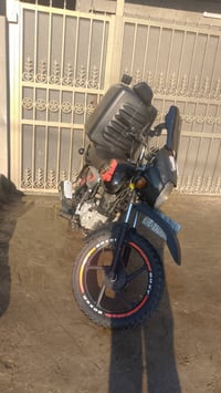 بوكسر 2021 جبلي مرقم تحويل ثاني يوم أوراقها كامله ما بيها اي نقص ماشيه...