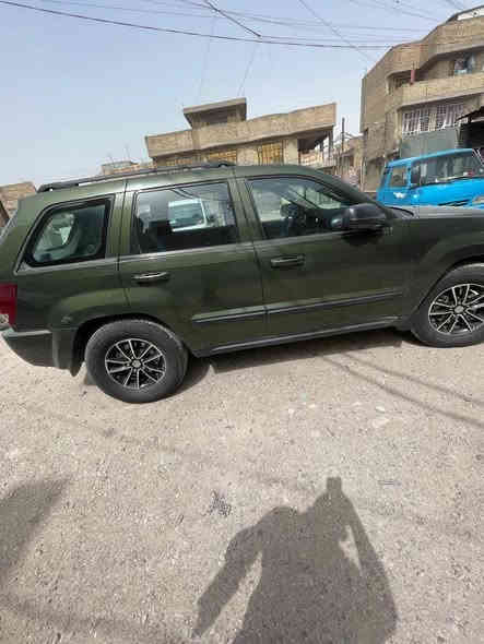 السلام عليكم جيب شيروكي للبيع موديل ٢٠٠٧ رقم بغداد انكليزي بسمي مكينه وكير خير من الله ضررها بس جاملغ امامي وباب رش سعرها ٩٢ وبيها مجال ***********
