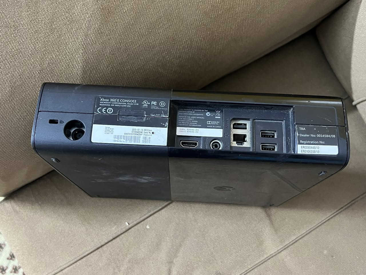 🎮 للبيع Xbox 360 E بحالة جيدة 🎮
جهاز Xbox 360 E نظيف ويعمل ممتاز.

🔹 المواصفات:

- الذاكرة: 250 GB

- عدد الألعاب: 27 لعبة قوية

- من ضمن الألعاب: Call of Duty, Darksiders 1, Darksiders 2, PES  و جيتي اي الاجزاء كلهن وغيرها من الألعاب الحماسية 🔥

🔹 الإكسسوارات:

- يدتين تحكم

  - يدة بلوتوث

  - يدة واير

💰 السعر:100الف  

⚠️ السعر قابل للتفاوض البسيط

اللي مهتم يراسلني على الخاص 📩


**إذا كنت صاحب هذا الإعلان وتريد حذفه لأي سبب، رجاءا أرسل رسالة إلى الدعم الفني**