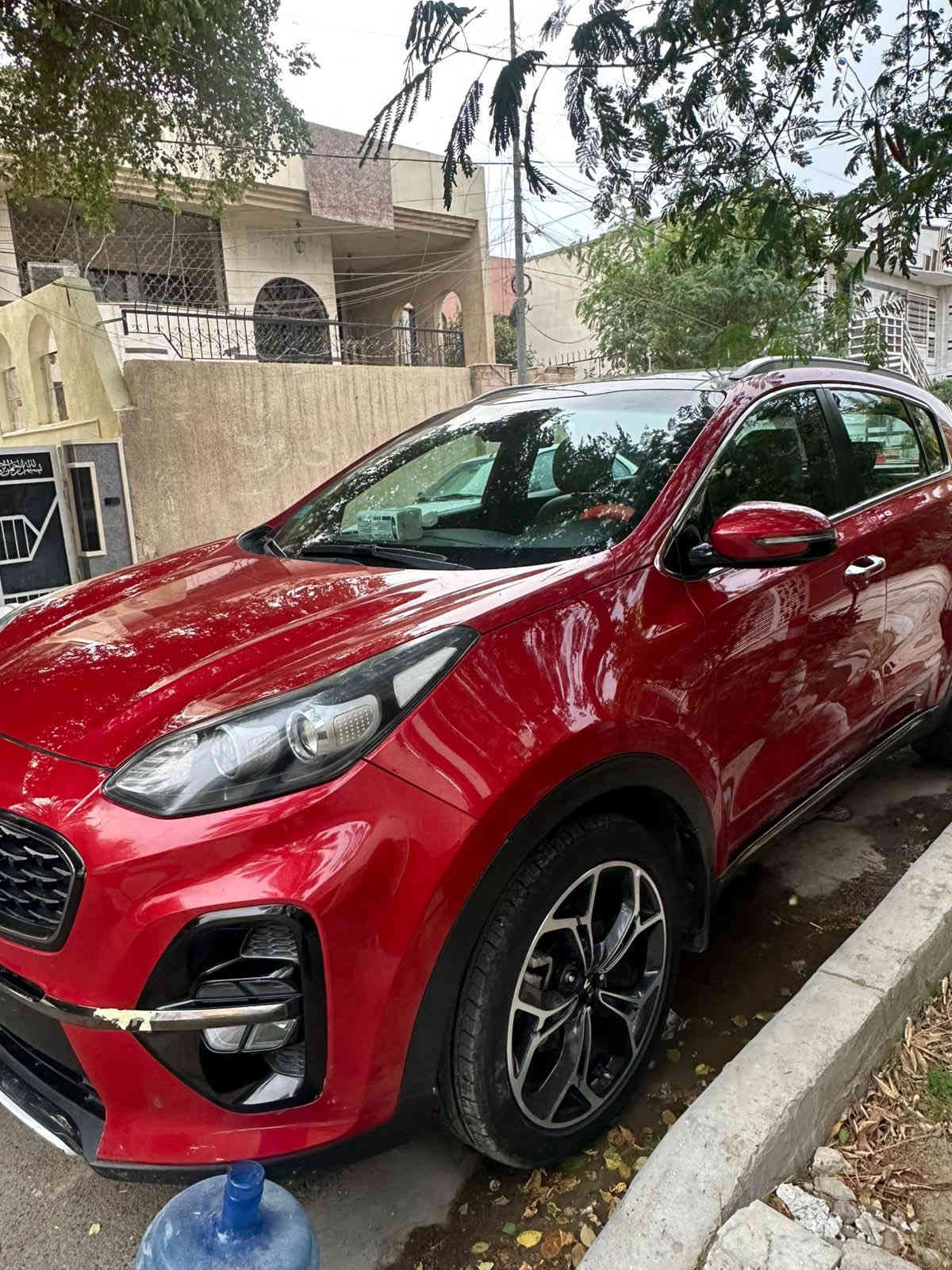 سلام عليكم سبورتج جيتي لاين 2020 خليجي 
معروفة مواصفات ال Gt اعلى فئة 
مكينة 2000 دوش ويل 19 
بيها بارد فقط موضح في الصور 
رقم الهاتف ***********
السعر :215 و بيها مجال 
مكان السيارة بغداد .
