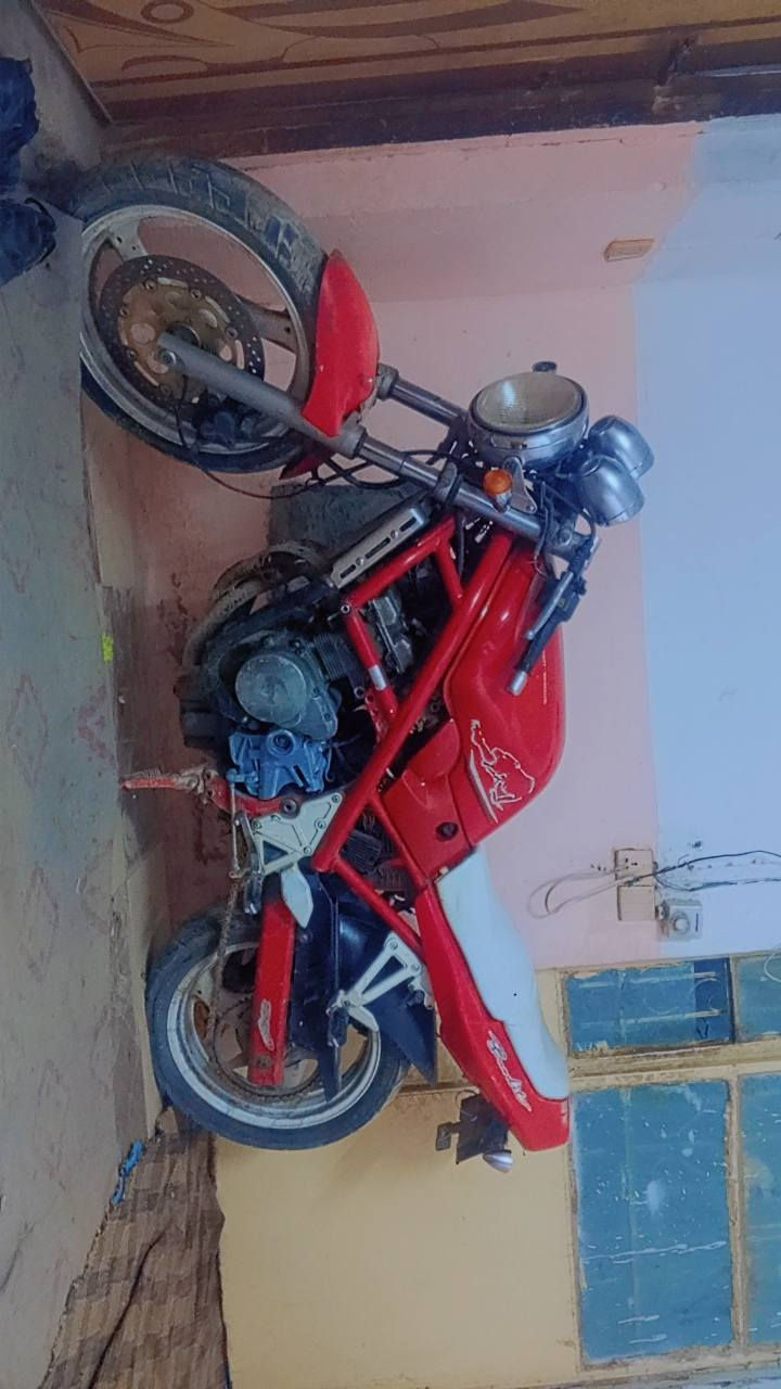 باندا ربع اوراق منفيز 
عوزها مكينه 
سعرها خاص 
رقم مبايل *********** بي واتساب
