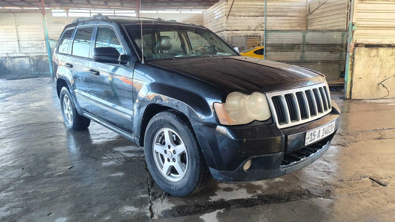 للبيع جيب موديل 7مكينه هيمي السياره جاهزه بس مكينته تبخر ارقام وسنويه جديده بأسمي السياره بدون حادث وبدون صبغ السعر 73وبيه مجال مكلف بل نشر للاستفسار ***********مكاني كربلاء
