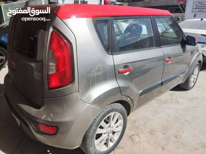 كيا سول امريكي للبيع موديل 2013 ماشية 127 صور الحادث مرفقة مع الصور بدون أي تبديل كلها ليبل واحد بيها قطعة  مصبوغة الجاملغ الخلفي وبارد ماشر بالصور وبيه جراد  محرك دووش 2000 كير بلادي ما مفتوحات منظومة التبريد جديدة الموسم الفائت سويتها الحدادية قبل أشهر مشتغلها كلها امامي خلفي سنوية نافذة لغاية 2027 السعر النهائي 90 مكانها بغداد ***********
