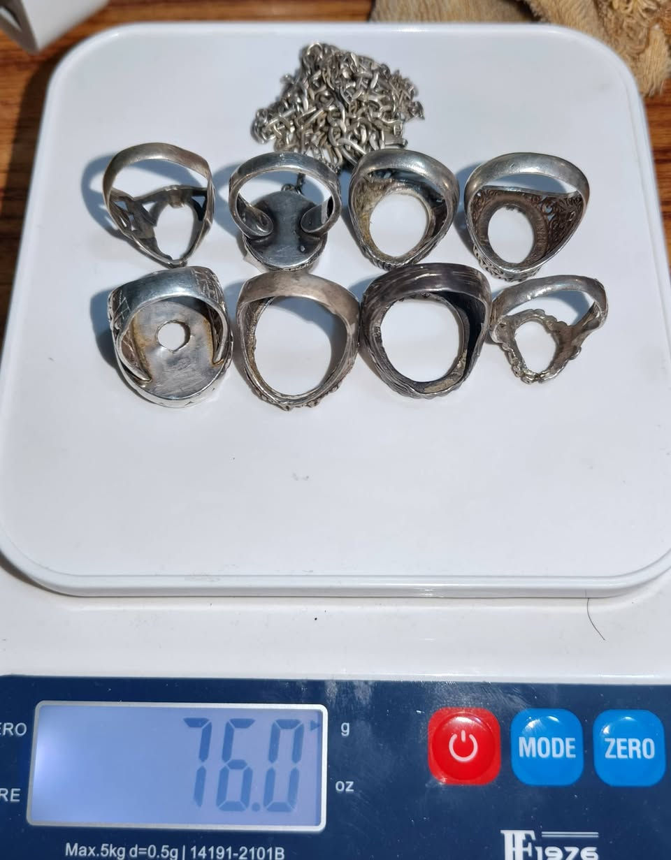 فضه ٩٢٥ قوالب عدد ٨ وسلاسل عدد ٢
الوزن 76غرام 
السعر ((225 الف)) قفل ونهائي 
يطلع الغرام اقل ال٣
المكان مدينة الصدر حي طارق 
لا يوجد توصيل


**إذا كنت صاحب هذا الإعلان وتريد حذفه لأي سبب، رجاءا أرسل رسالة إلى الدعم الفني**