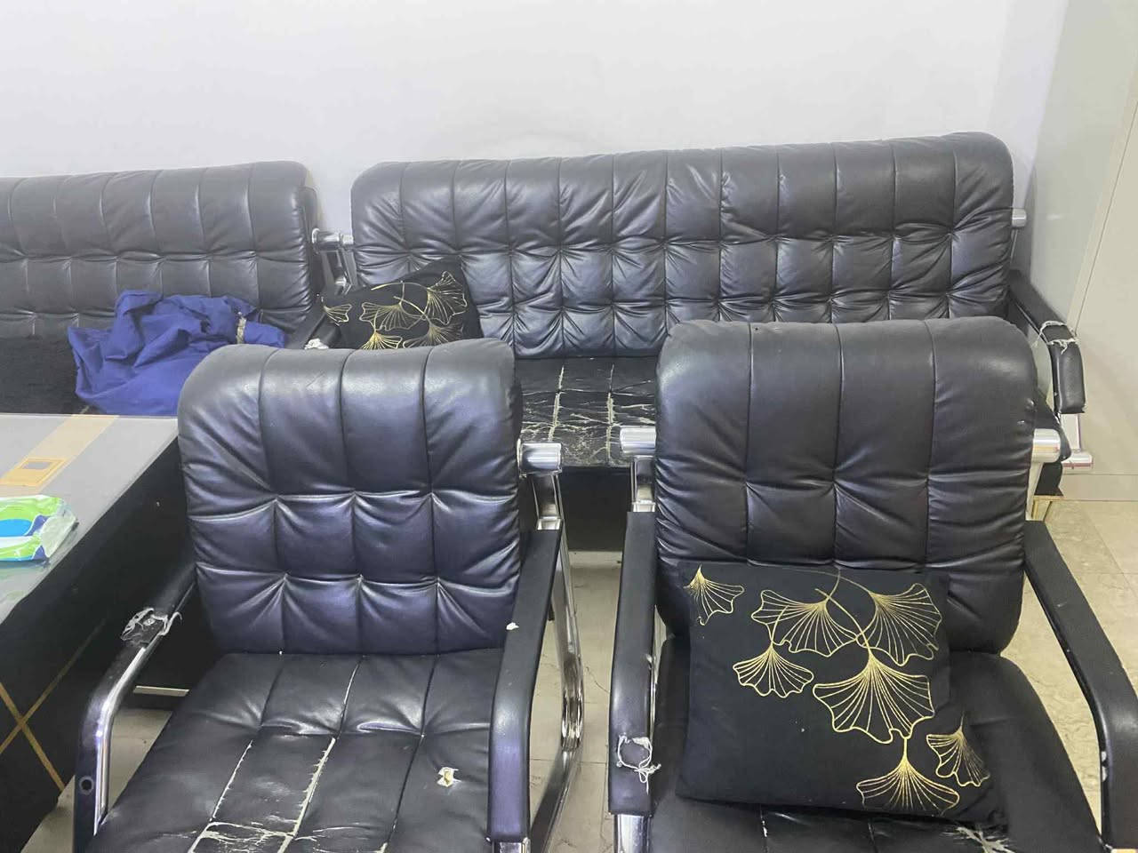 سلام عليكم تم أعاده النشر
سعر كلش مناسب   مع تخم مجاناً 

مكان بغداد طوبجي***********
