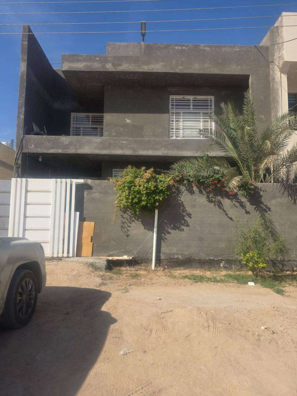 سلام عليكم إني صباغ اشتغل صبغ جدران وحديد واجهيات وتصليح جبسن بورد ومعجون وطلس وستن ورش أبواب وشبابيك مكاني كربلاء ***********+***********
