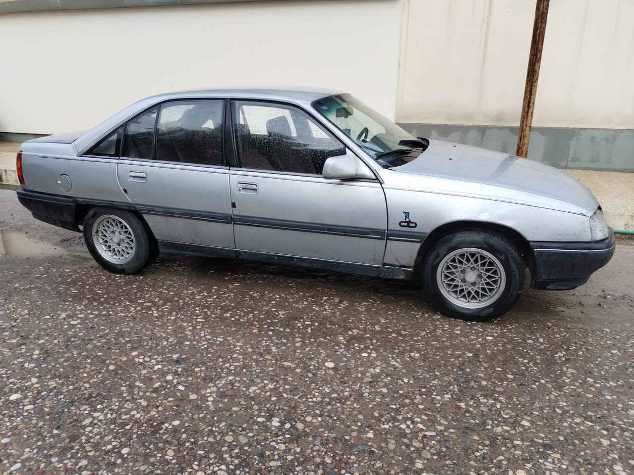 السلام عليكم اوميكا حجم 20 كير اتوماتيك رقم جديد سنوية بأسمي موديل 87 سياره نظيفه كهربائيات شغاله
سعر 35 وبيها مجال
***********
***********
