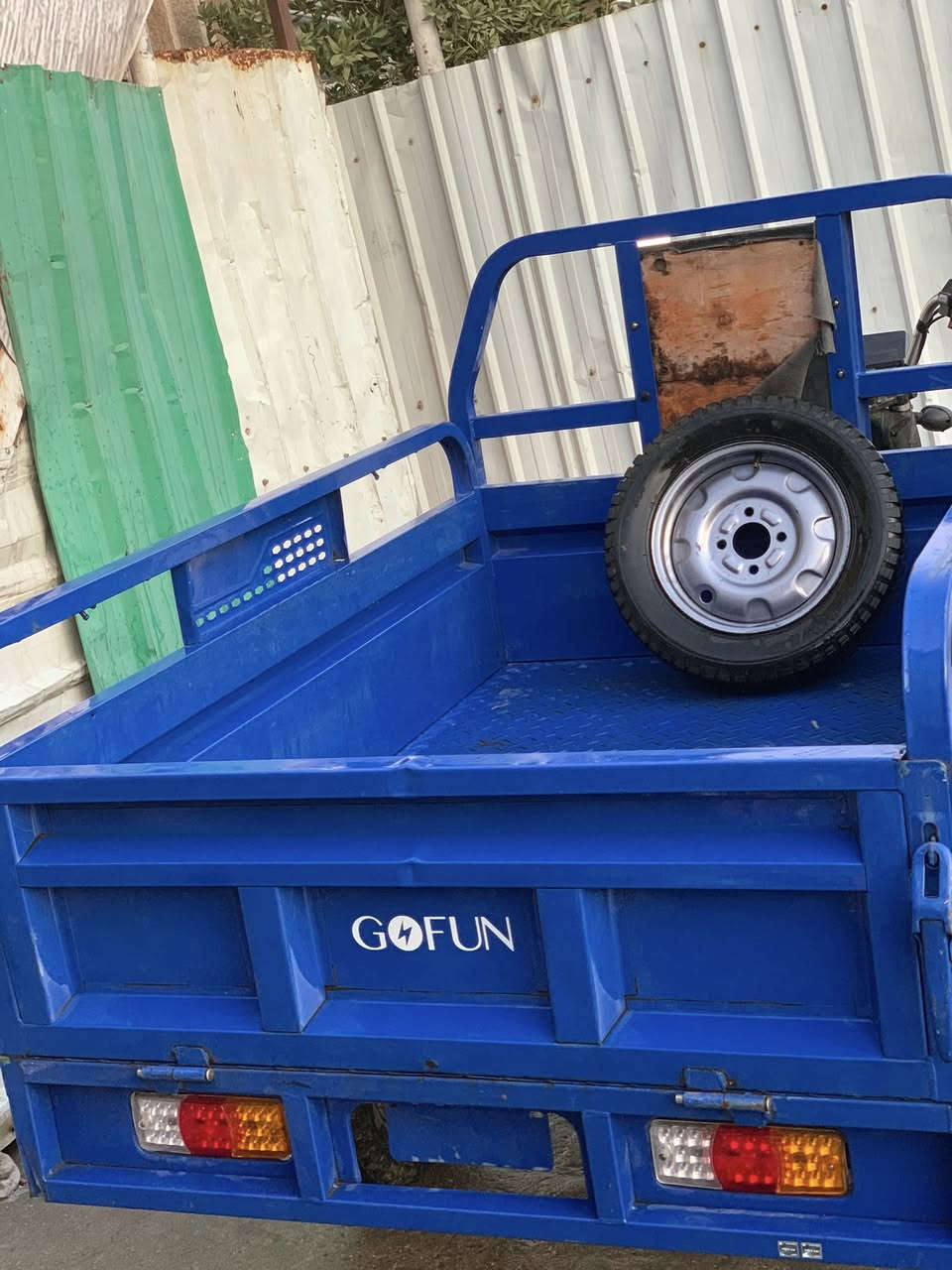 ستوته شحن للبيع مانقصه شي باتريات نضاف حجم وصط كله شغله أضويه اشاير مكان بغداد طالبيه رقم*********** سعر مليون
