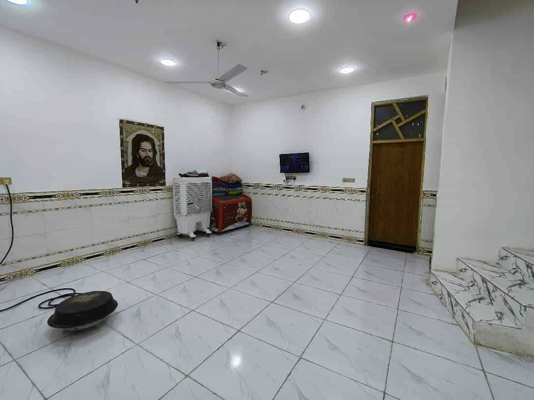 بيت للبيع كوت حي الحكيم شارع بيت عطوف مساحه 275متر على نفس الشارع بناء حديث بلوك اساس طابوك سكف صب خدمات ماء كهرباء مدارس مرقم من قبل بلدية واسط 
يتكون من ...غرفتين نوم..هول..مطبخ..استقبال..مجمع صحيات داخليه وخارجيه..كراج ..حديقه..محل..
السعر خاص.       ***********
